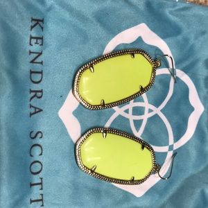 Kendra Scott Elle Gold Drop Earrings in Neon Green